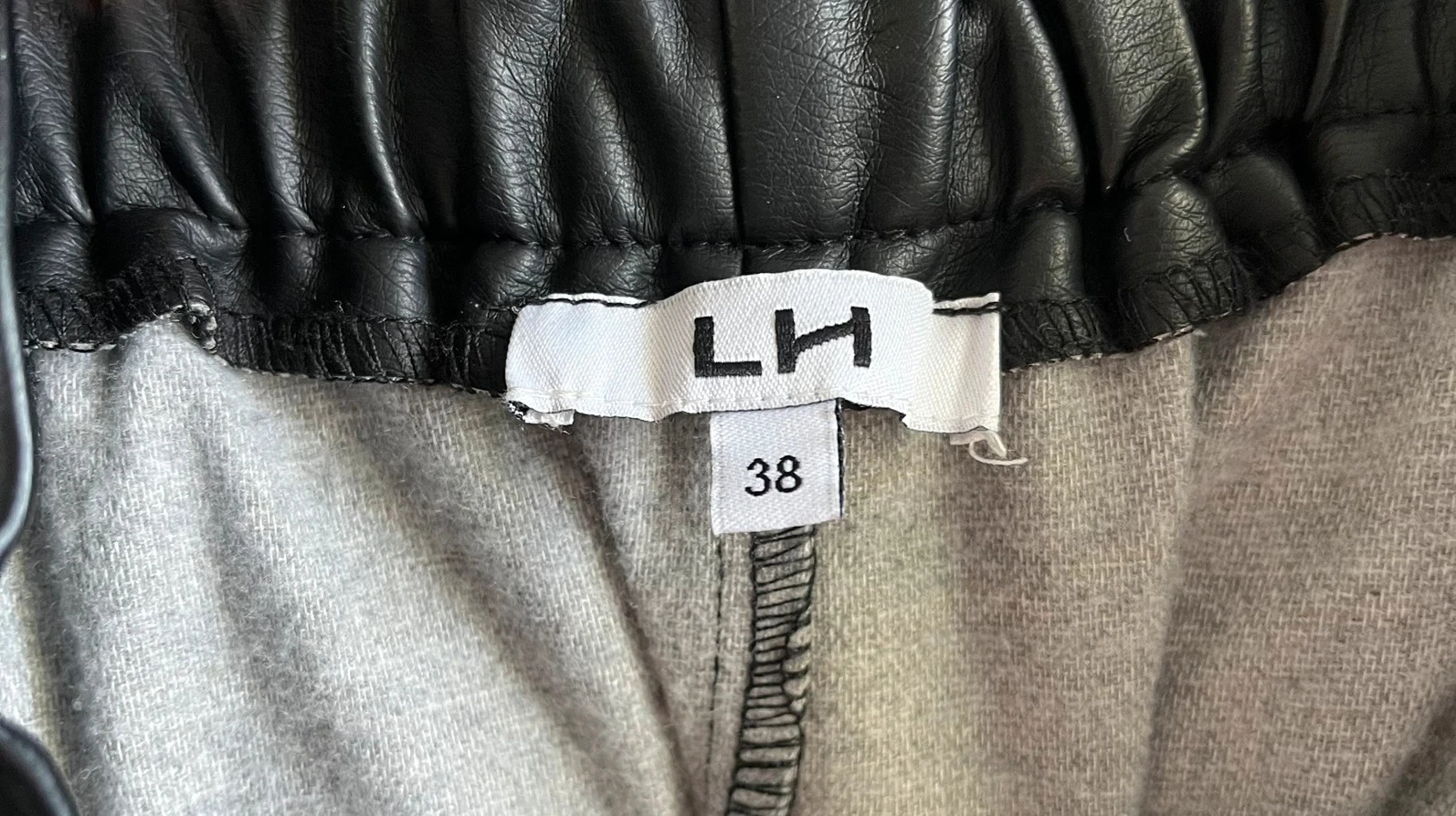 La Halle black faux leather skirt, size 38 – photo 3